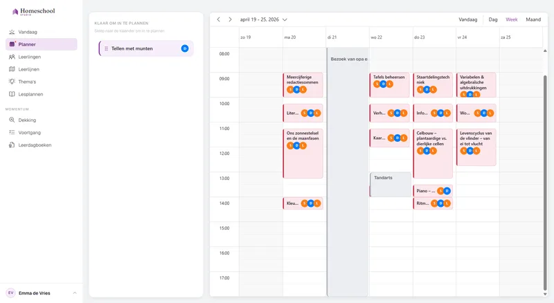 De weekweergave van de Planner: de lessen van elk kind uitgespreid over de week, elk gemarkeerd met de aanwezige kinderen, naast grijs weergegeven afspraken uit het echte leven – een bezoek aan de grootouders, de tandarts, sport – zodat school om het leven wordt gepland dat je al hebt.