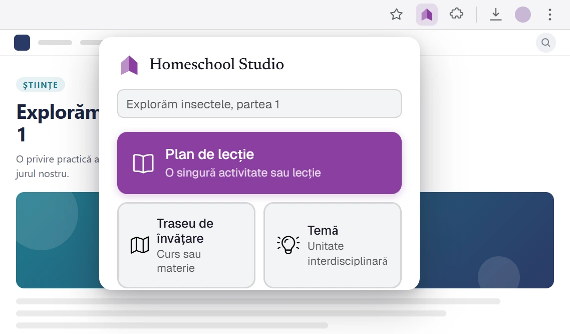 Fereastra extensiei de browser Homeschool Studio deschisă pe o pagină de lecție: un clic o salvează ca plan de lecție, traseu de învățare sau temă – direct în planul tău.