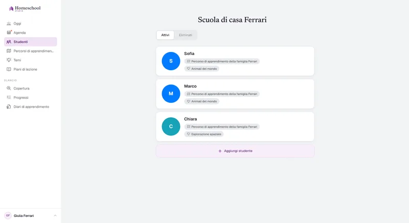 L'elenco degli studenti della famiglia Ferrari: Sofia, Marco e Chiara, ciascuno con il proprio percorso di apprendimento e il proprio tema – Gli animali del mondo per due di loro, Esplorazione dello spazio per Chiara – tra cui passare con un clic.