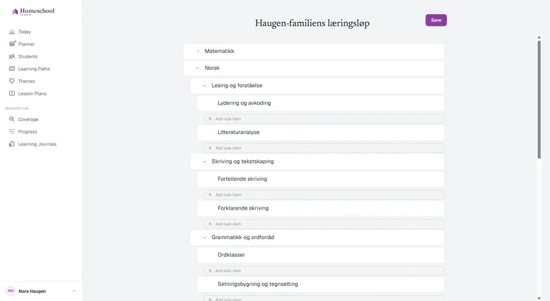 Trestrukturredigereren for læringsstien: Matematikk, Språkfag med Lesing, Skriving og Grammatikk under, Naturfag, og Historie og geografi utvidet til Verdenshistorie – bygget så dypt familien trenger, uten klassetrinn.