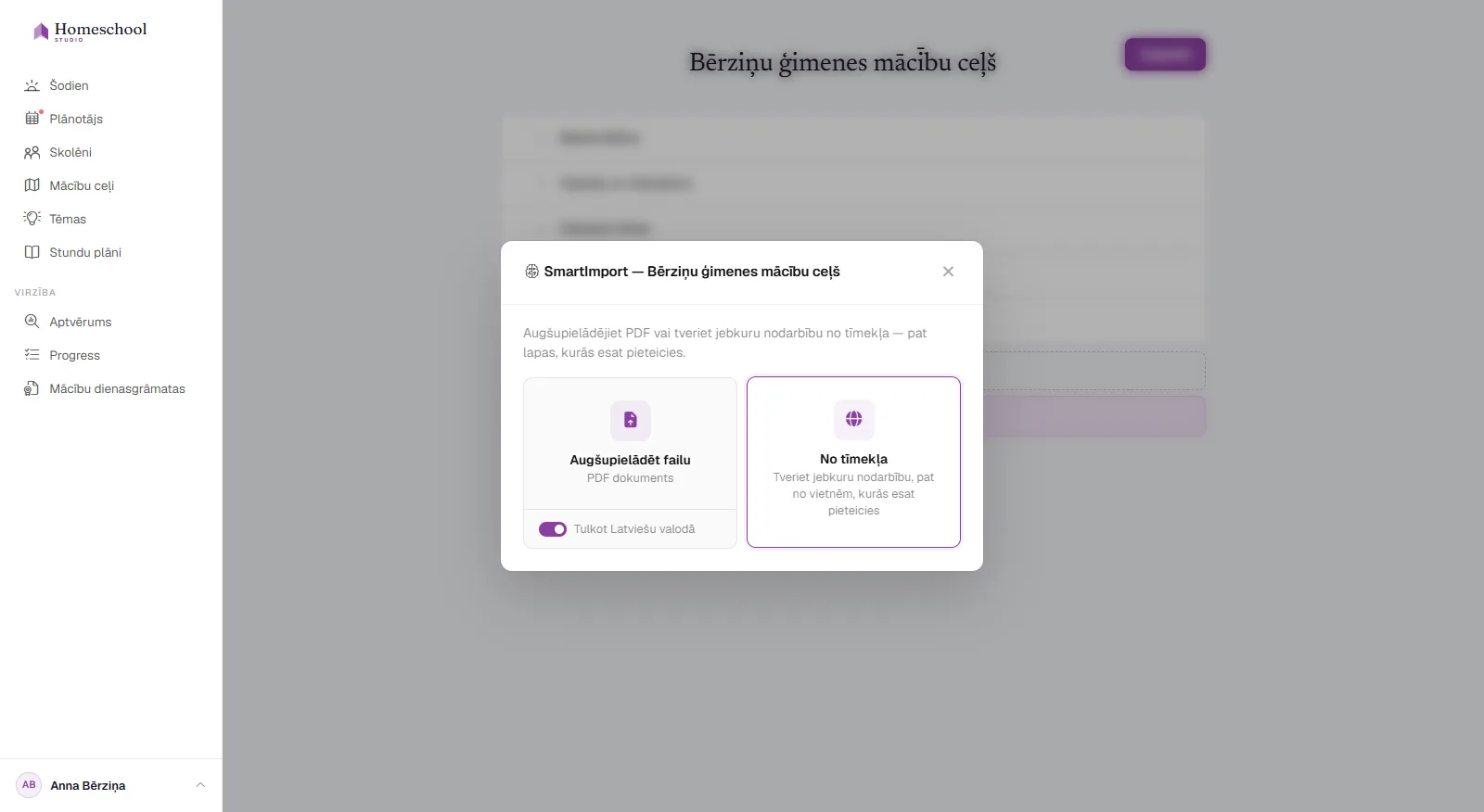 SmartImporter dialogs: iemet PDF, Word vai izklājlapu – vai saglabā nodarbību no tīmekļa – ar tulkošanas slēdzi, un mācību programmas struktūra tiek izveidota tavā vietā.